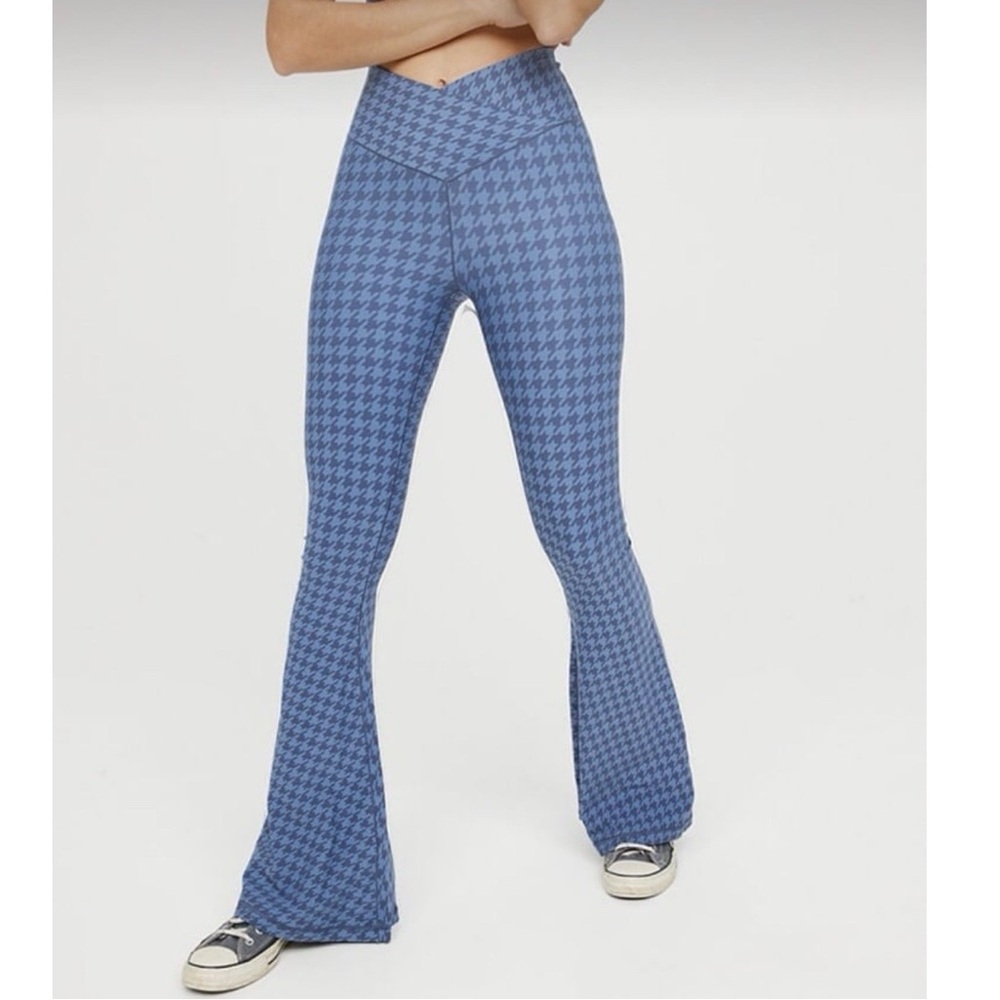 Aerie Crossover Flare Pants in Blue Houndstooth Size Medium Short